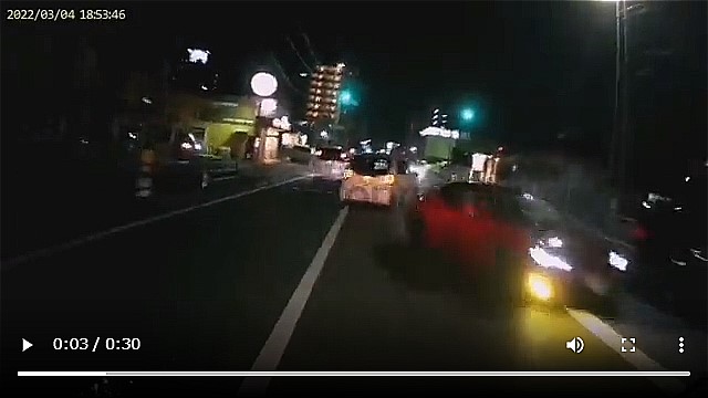 なんかわからんが走り屋のトヨタ86 の車カスが悪いと思うドラレコ動画をご覧ください