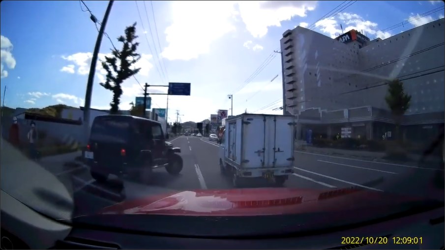 【悲報】Jeep乗りさん、勘違いでブチギレ煽り運転して逮捕秒読みＷＷＷＷＷＷＷＷ